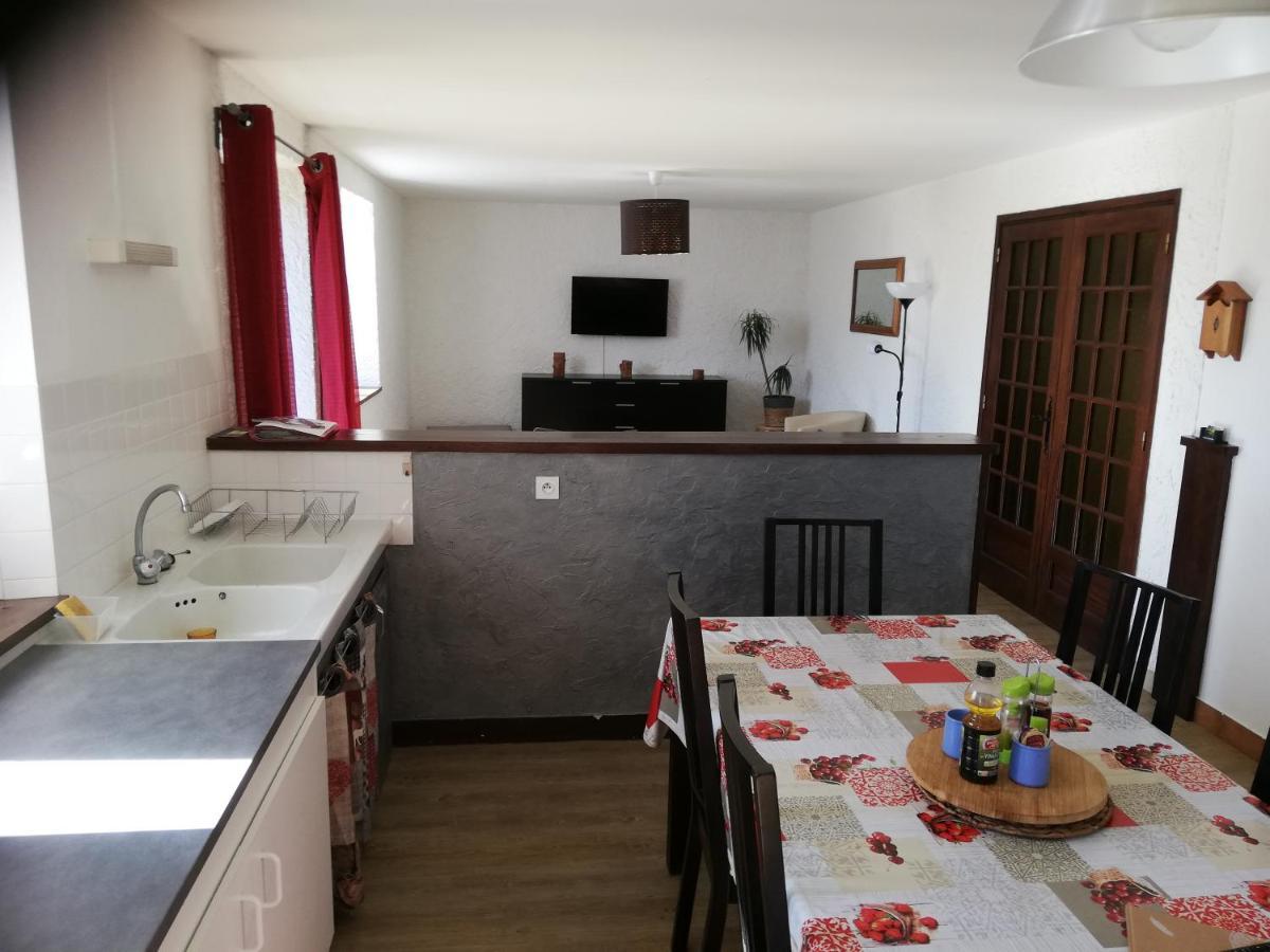 Gite Les Chaumeix Prondines Экстерьер фото