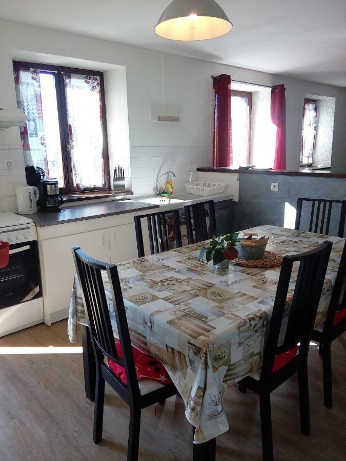 Gite Les Chaumeix Prondines Экстерьер фото